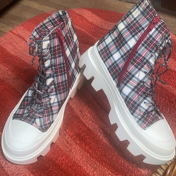 JEFFREY CAMPBELL TARTAN PLAID SNEAKER BOOTIES SZ 8.5 - Picture 3 of 9